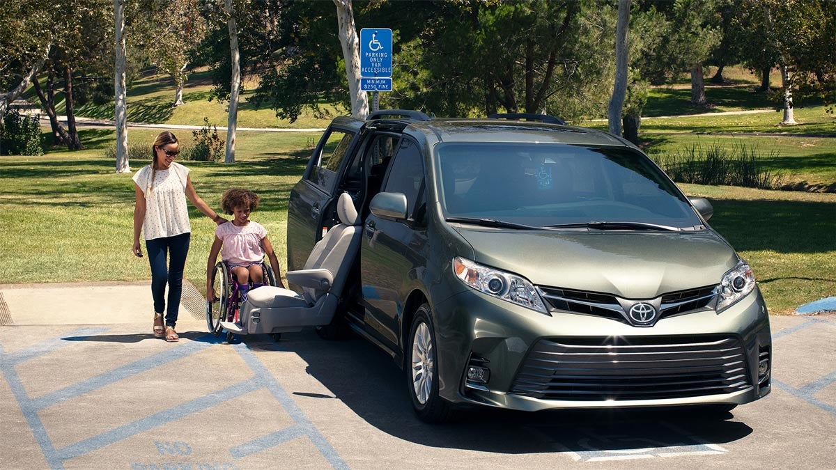 2019 Toyota Sienna with Auto Access Seat from ToyotaDemo1 in Derwood, MD